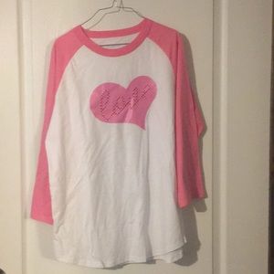 Love vinyl shirt . Pink and white